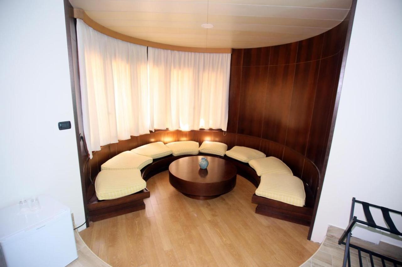 Paradise Suite Латина Екстериор снимка