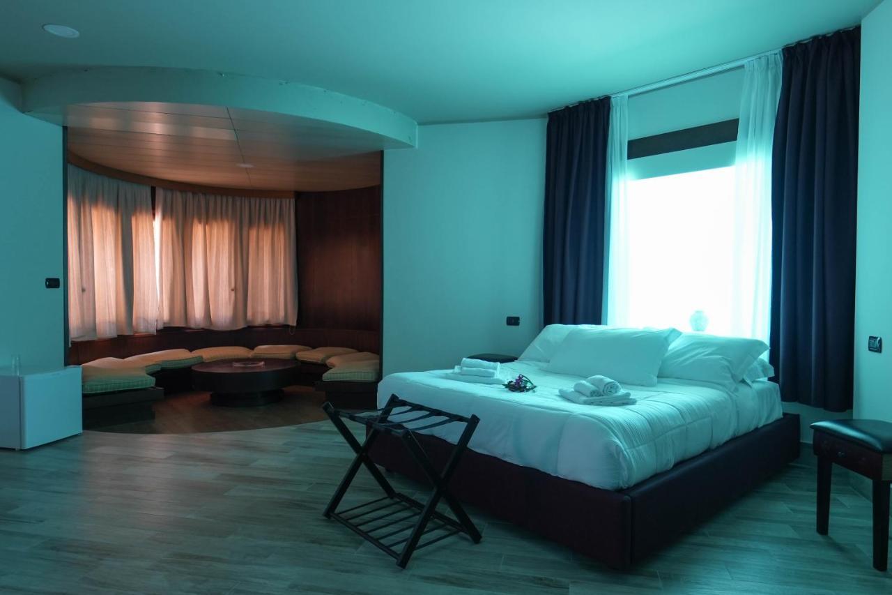 Paradise Suite Латина Екстериор снимка