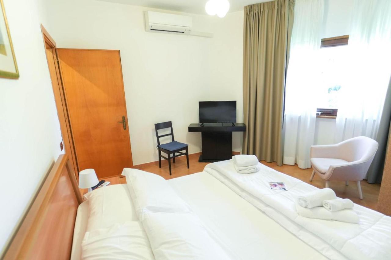Paradise Suite Латина Екстериор снимка