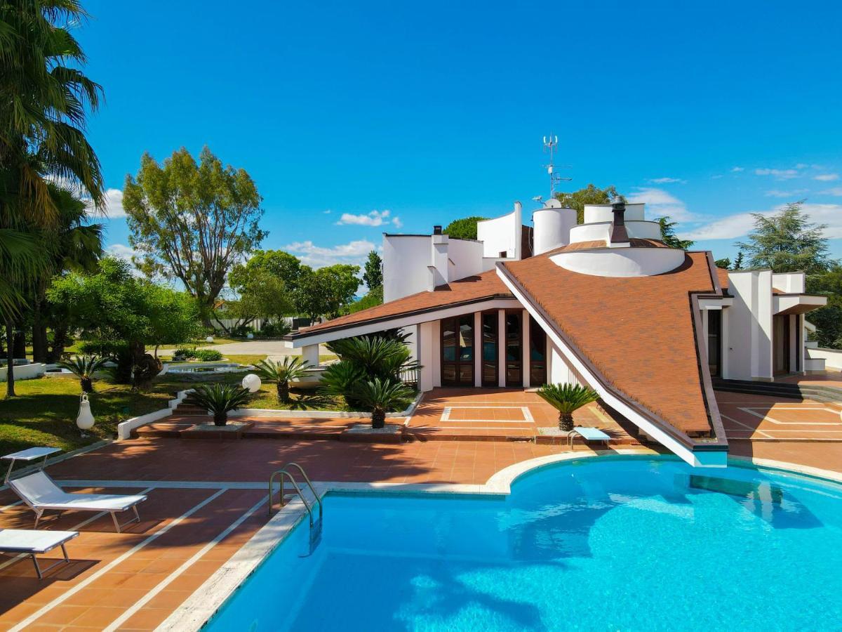 Paradise Suite Латина Екстериор снимка